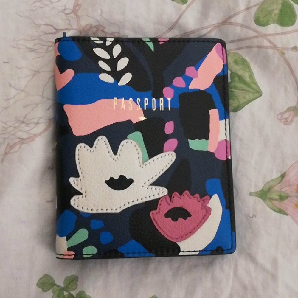 Fossil passport wallet, leather. Spring Floral
